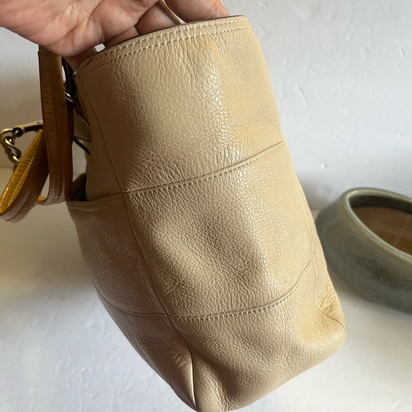 COACH pebbled leather Madison shoulder bag - Picture 5 of 12